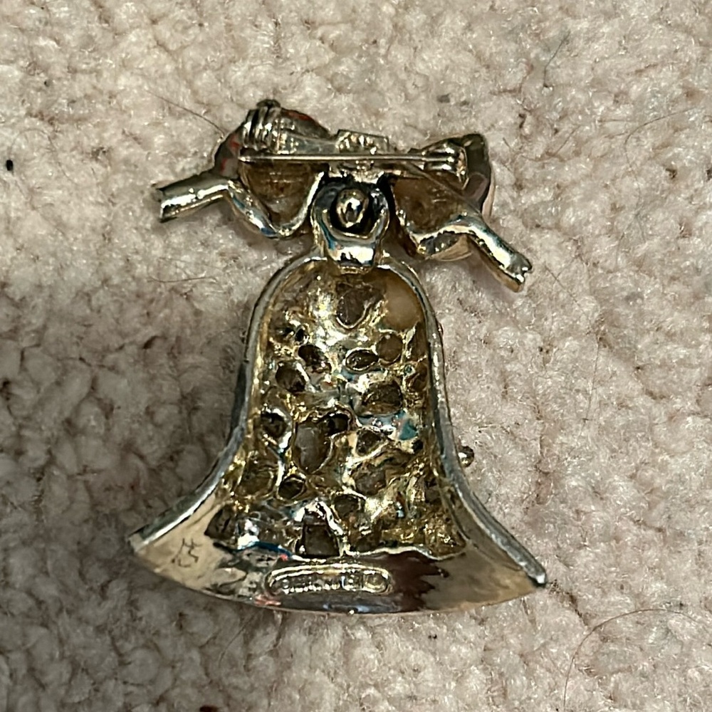 Gerry’s Vtg Holiday Christmas Bell Gold-Tone Brooch W/Green/Red Enamel Accents - Picture 4 of 5